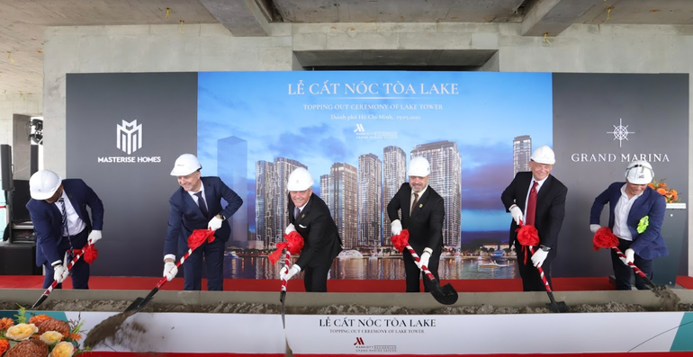 Grand Marina, Saigon cất nóc tòa tháp căn hộ hàng hiệu đầu tiên