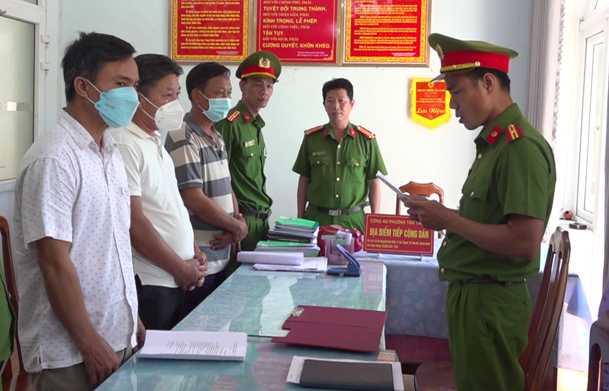Cựu chủ tịch xã bị bắt