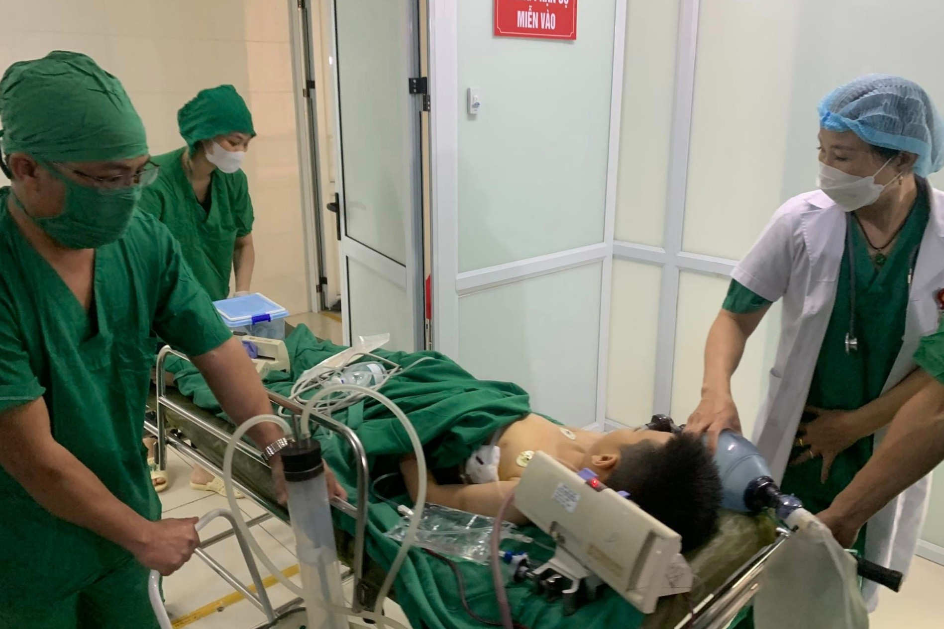 Căn bệnh khiến cánh tay người đàn ông bỗng lạnh ngắt, tím đen như hạt mùng tơi