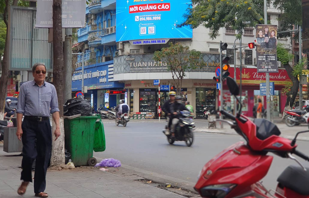 Hà Nội siết chặt hoạt động quảng cáo ngoài trời
