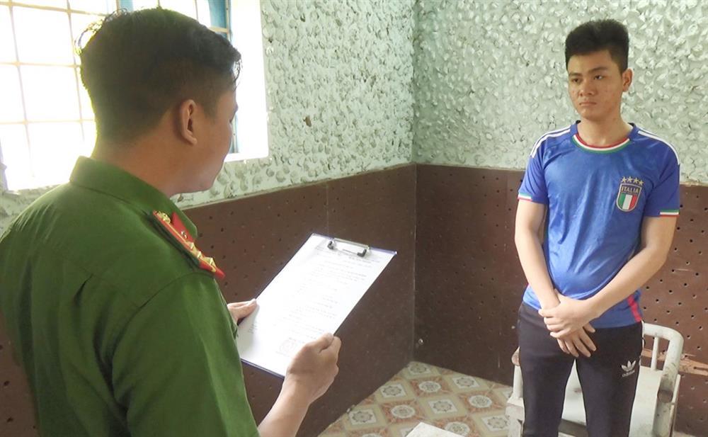 Bắt hai thanh niên giả cảnh sát hình sự để cướp tài sản