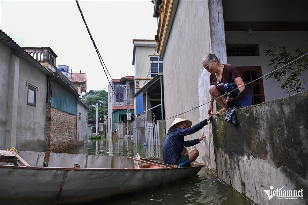 5 ngày sống cô lập trên biển nước ở ngoại thành Hà Nội